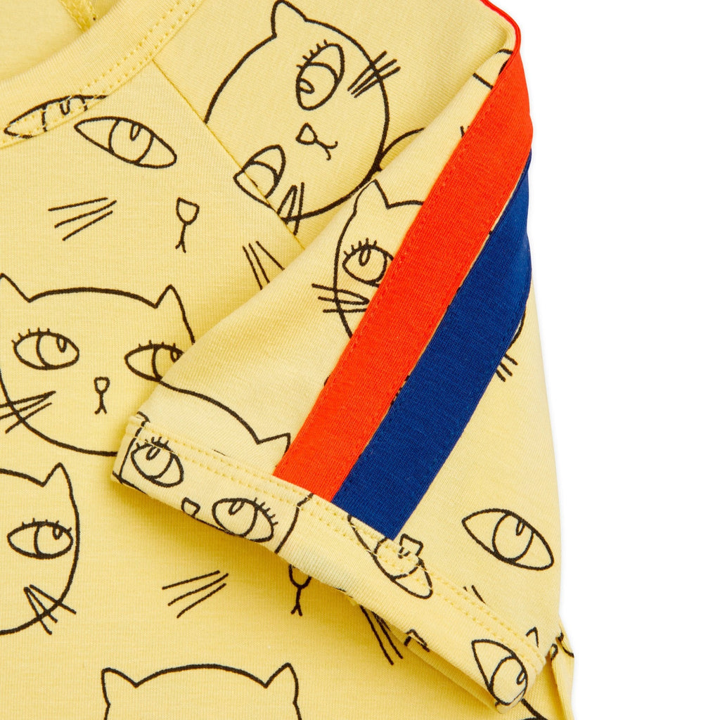 Mini Rodini Cat Print Tee Shirt | Short sleeve | Red/blue Striping on Sleeve | Crew Neck - closeup