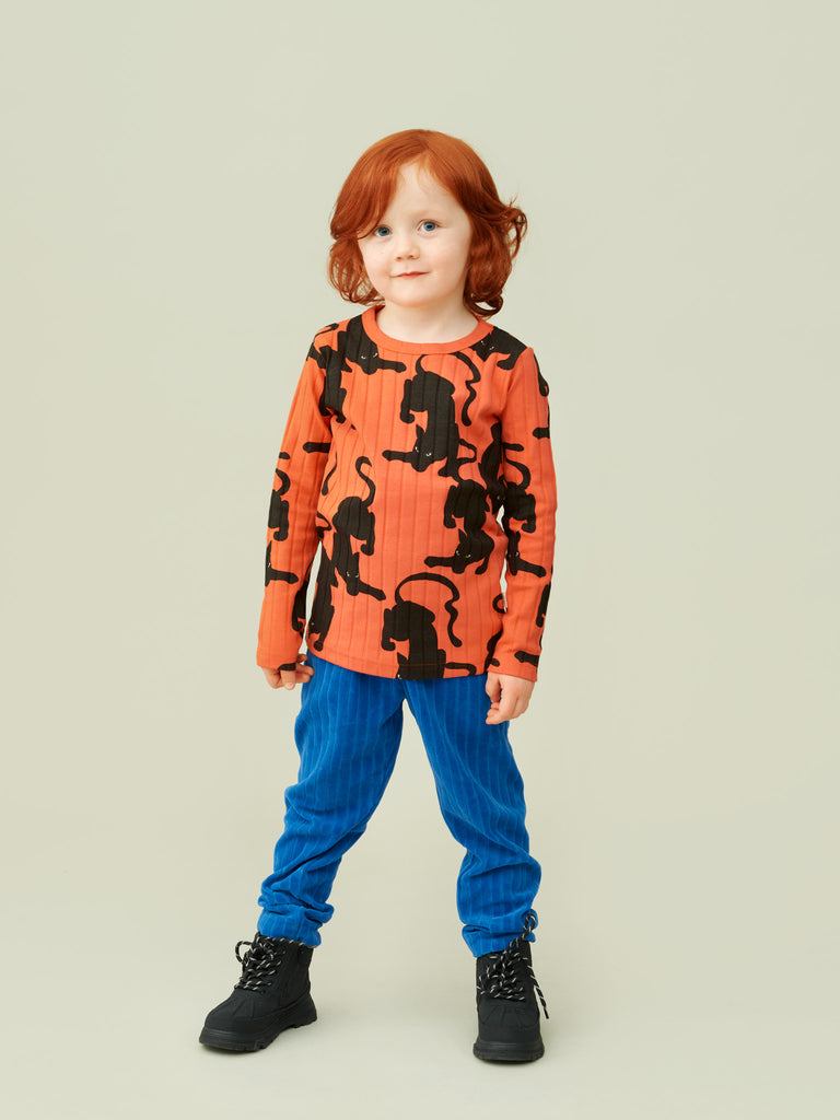 Mainio Organic Cotton Jersey Long Sleeve Kids Shirt | Wide Ribbed texture | Shadow the slinking cat print