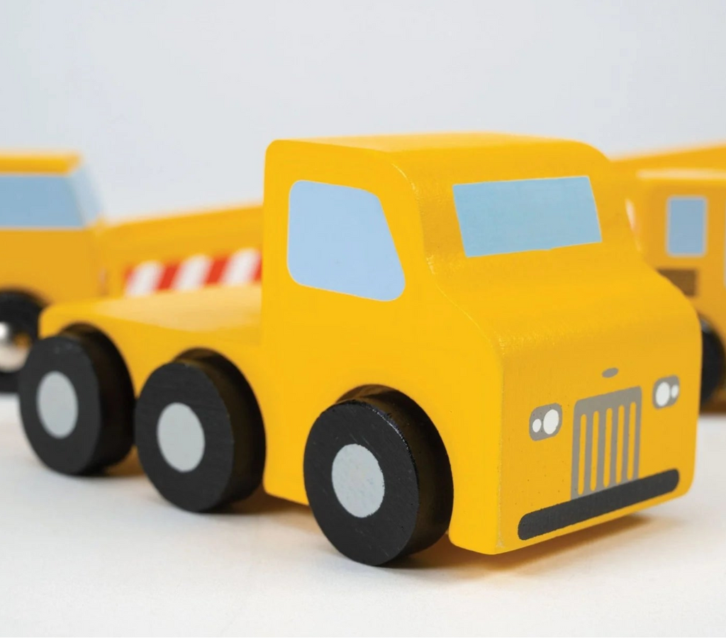 Wooden toy tranporter truck with 2 vehicles | vehicles can be taken off and played with separately | Ages 3+ | closeup
