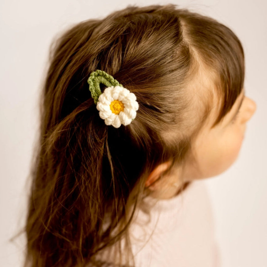 Hand crochet daisy hair clip | ~2" x !.5" |Made in USA | Sold separately | perfect for infant/toddlers