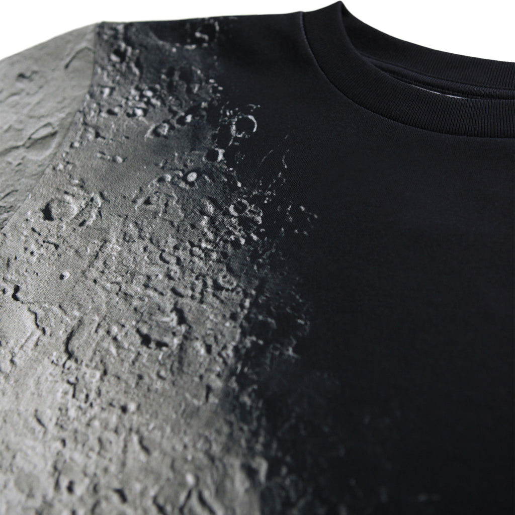 Molo organic cotton Moon Fade Tee | long sleeves | ribbed at wrist | digital print | generous fit | closeup 