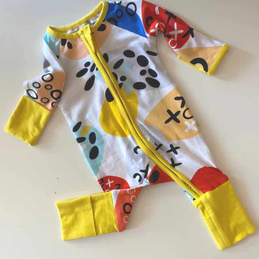 Charlie's Organic Cotton Sleeper in Pebbles design | yellow | no tags | hand & feet covers | 2 way zip