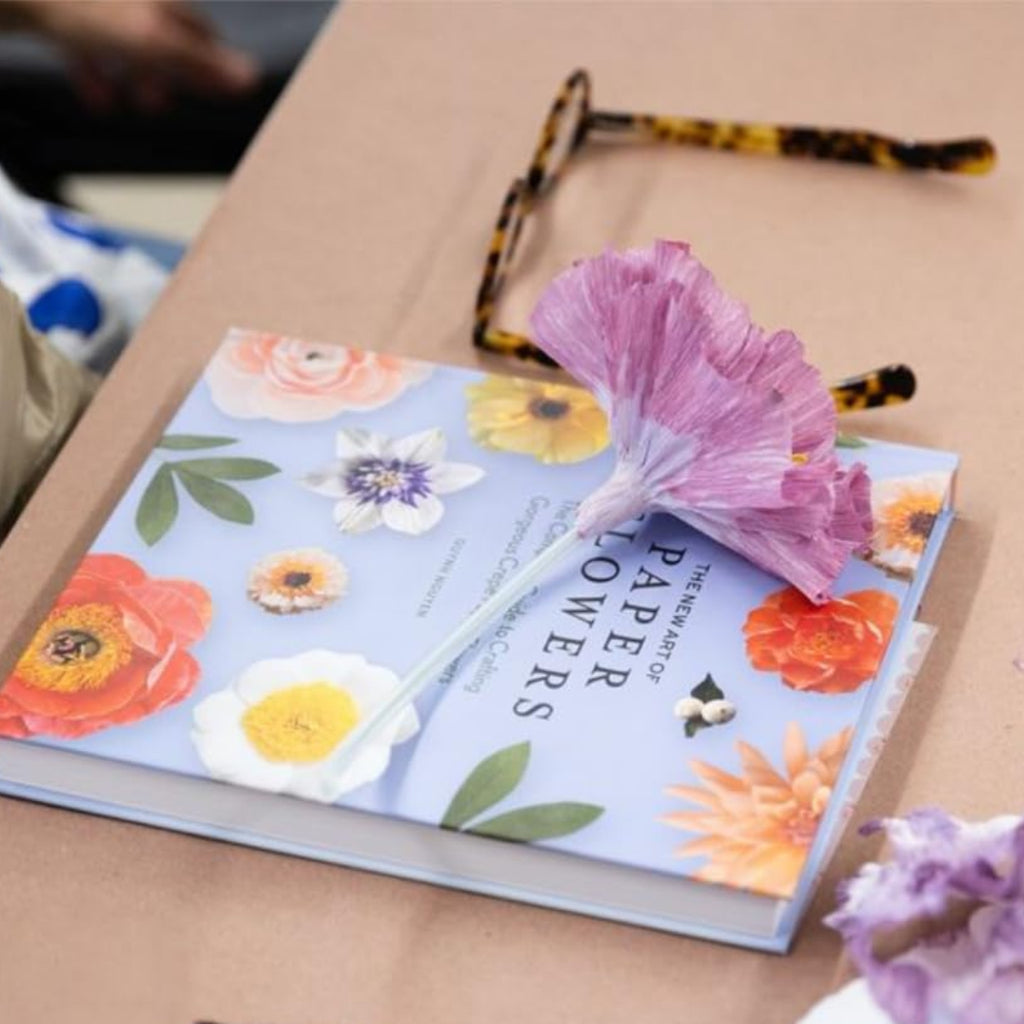 New Art of Paper Flowers - The Complete Guide | All Ages | All skill levels | Instructions for over 30 types of flowers | > 250 pages | sample 